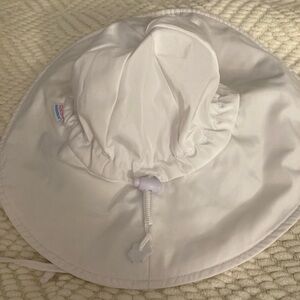 12-24 Month Ruffle Butts White Wide Brimmed Sun Hat SPF 50 Cinch Fit w Neck Ties